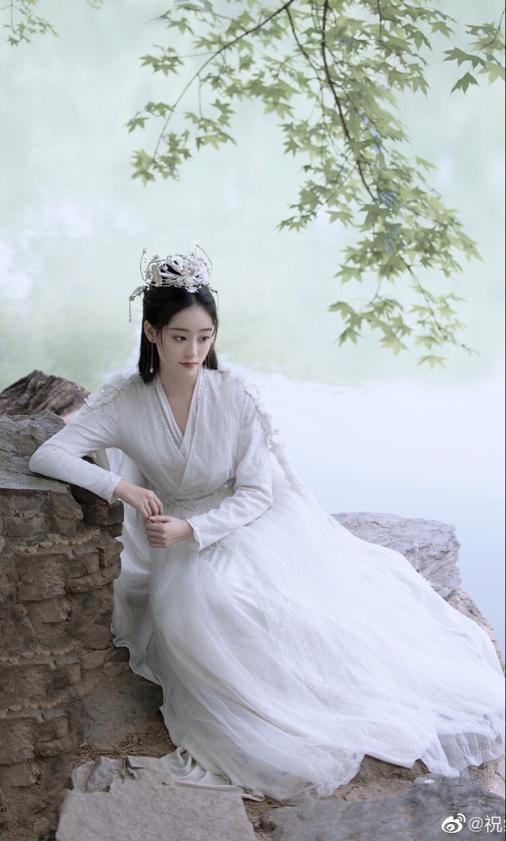 The Revival of Traditional Hanfu Fashion:A Students Perspective on Waist-Length Ancient Costumes The Revival of Traditional Hanfu Fashion:A Students Perspective on Waist-Length Ancient Costumes
