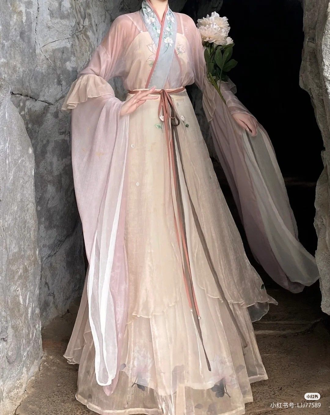 Shoes for Girls to Match Traditional Chinese Hanfu Costumes:A Guide to Perfect Pairings Shoes for Girls to Match Traditional Chinese Hanfu Costumes:A Guide to Perfect Pairings
