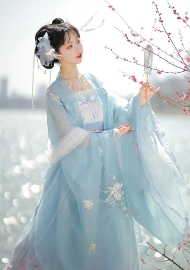 The Allure of a Sloping-襟 Cheongsam Dress:An Insight into Its Elegance