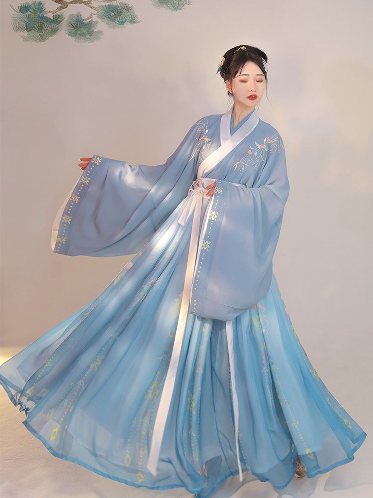The Art of Qipao Edging with Binding Tape and Disc-Type Buttons The Art of Qipao Edging with Binding Tape and Disc-Type Buttons
