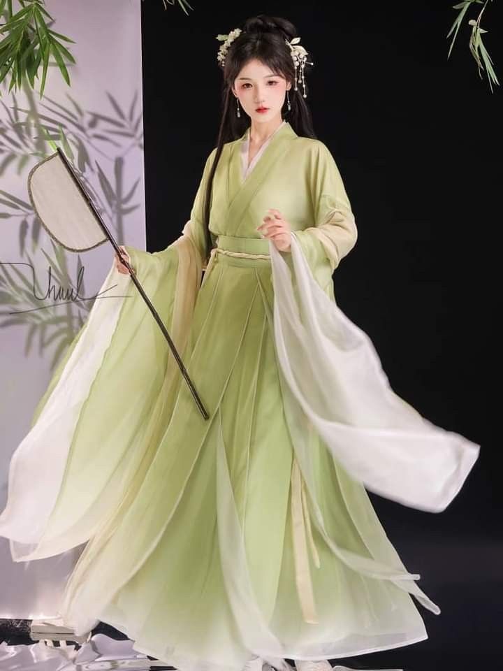 The Enchantment of a Black Horseface Skirt and Cloud肩 Sleeve:An Ancient Beauty in Modern Retelling The Enchantment of a Black Horseface Skirt and Cloud肩 Sleeve:An Ancient Beauty in Modern Retelling