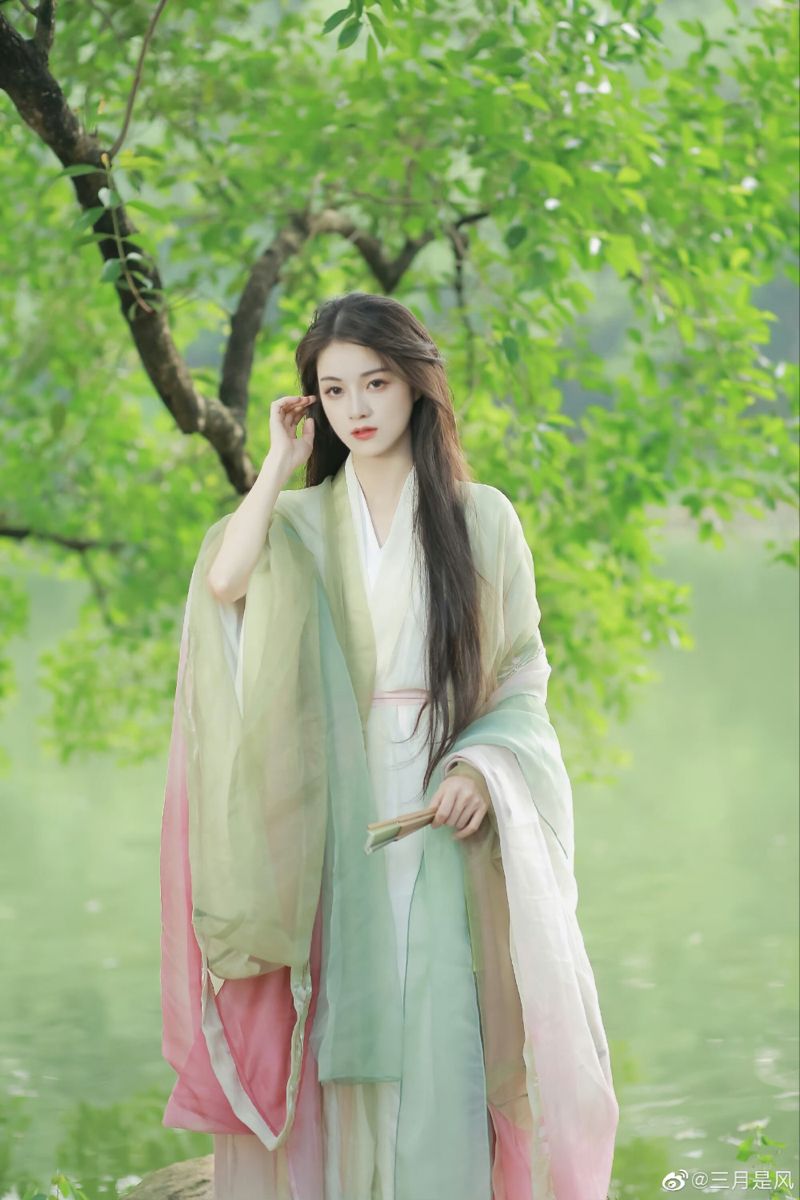 The Golden Halo of Traditional Chinese Fashion:The Story of the Golden Collar Hanfu The Golden Halo of Traditional Chinese Fashion:The Story of the Golden Collar Hanfu