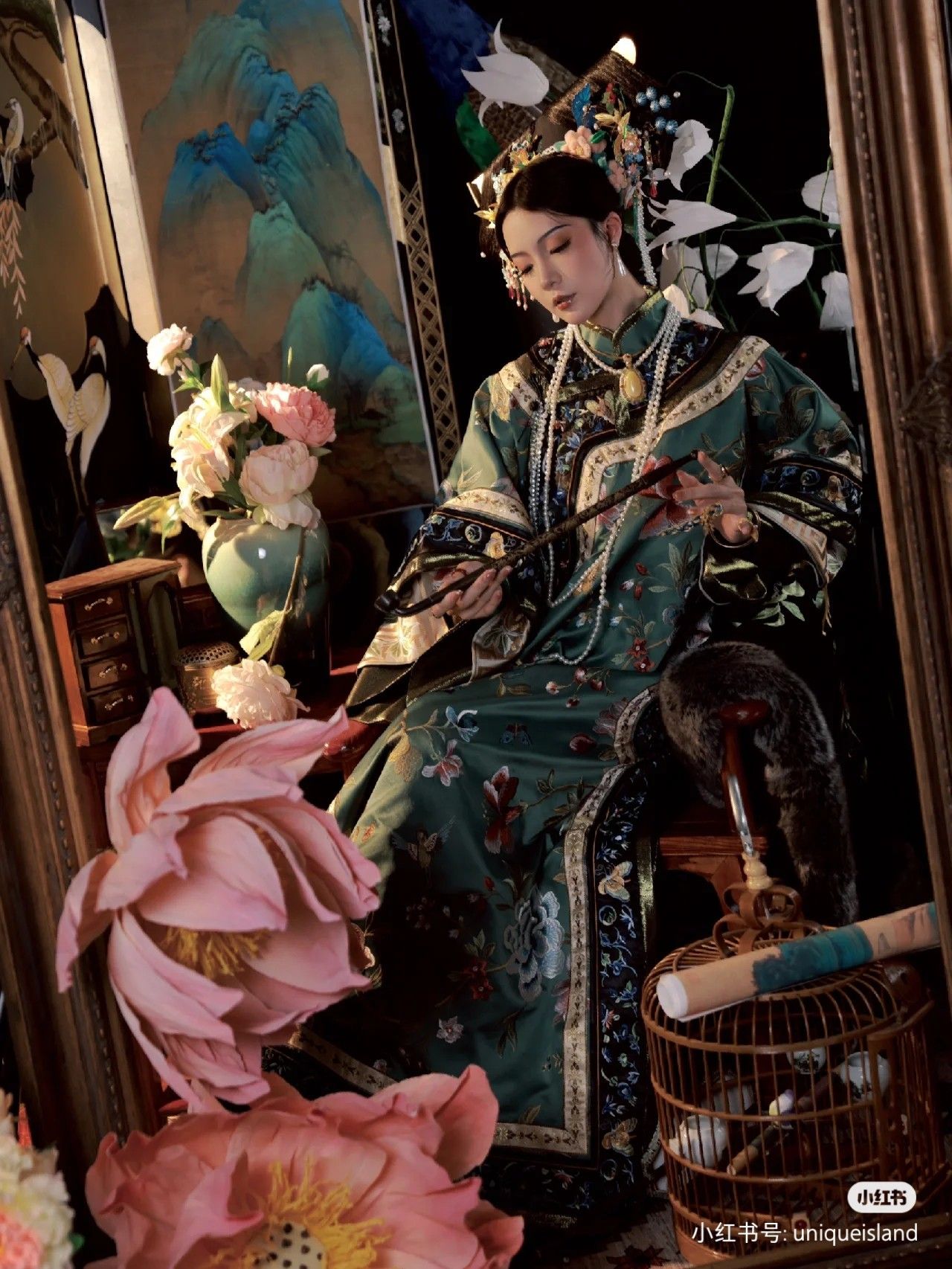 The Splendor of Hanfu:Crown-like Headwear as a Symbol of Traditional Chinese Elegance