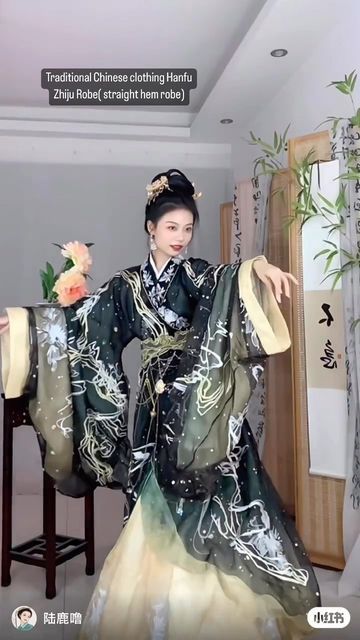 Amidst the Vast Blue Skies:The Ancient Charm of Hanfu Fashion in its Classically Beautiful Glory Amidst the Vast Blue Skies:The Ancient Charm of Hanfu Fashion in its Classically Beautiful Glory