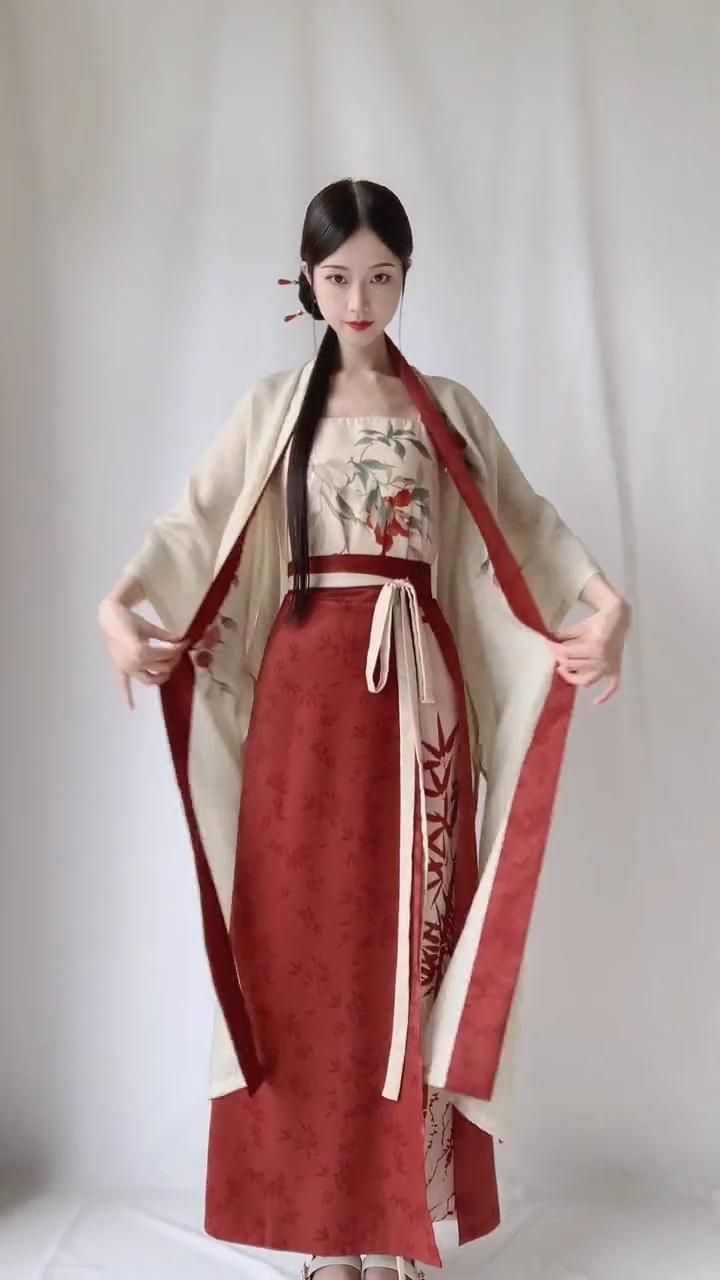 The Revival of Cheongsam and Cloth Shoes:A Cultural Journey The Revival of Cheongsam and Cloth Shoes:A Cultural Journey
