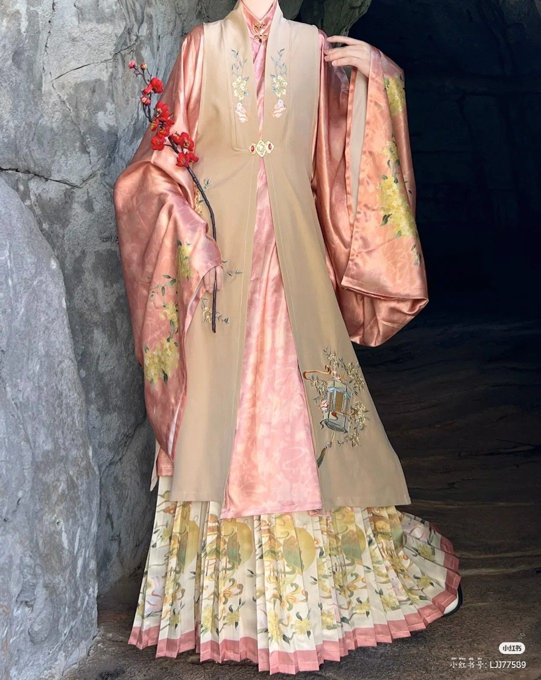 Hanfu Hairstyles:Creating Beautiful Knots with Short Hair Hanfu Hairstyles:Creating Beautiful Knots with Short Hair