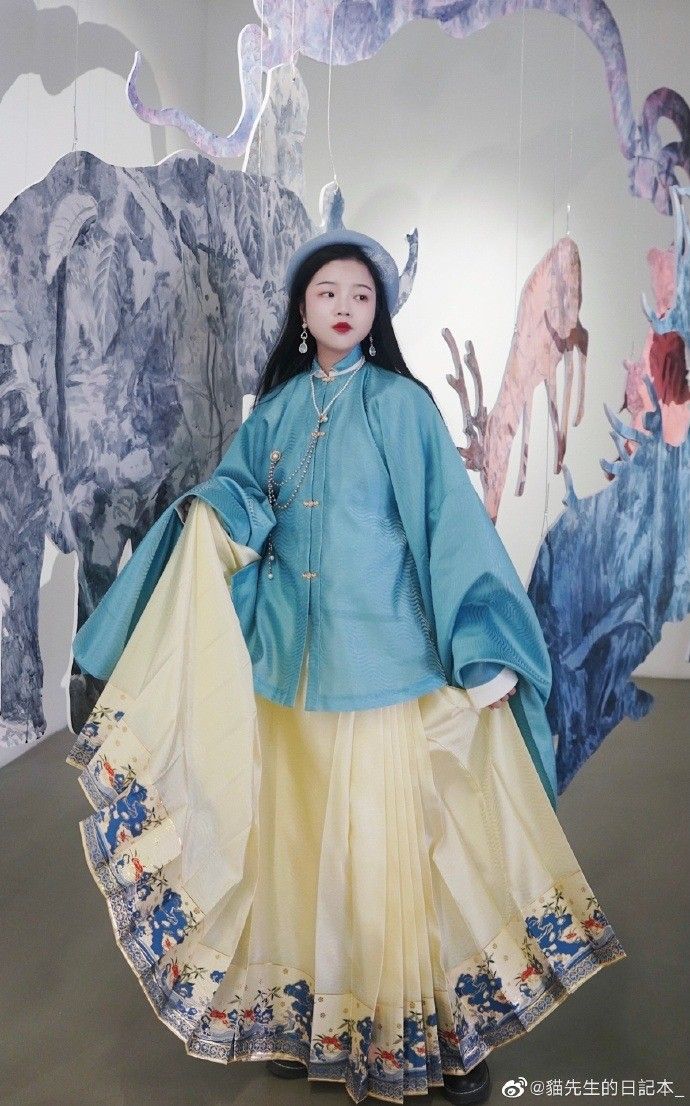 The Long Cheongsam:A Tale of a Female Students Elegance The Long Cheongsam:A Tale of a Female Students Elegance