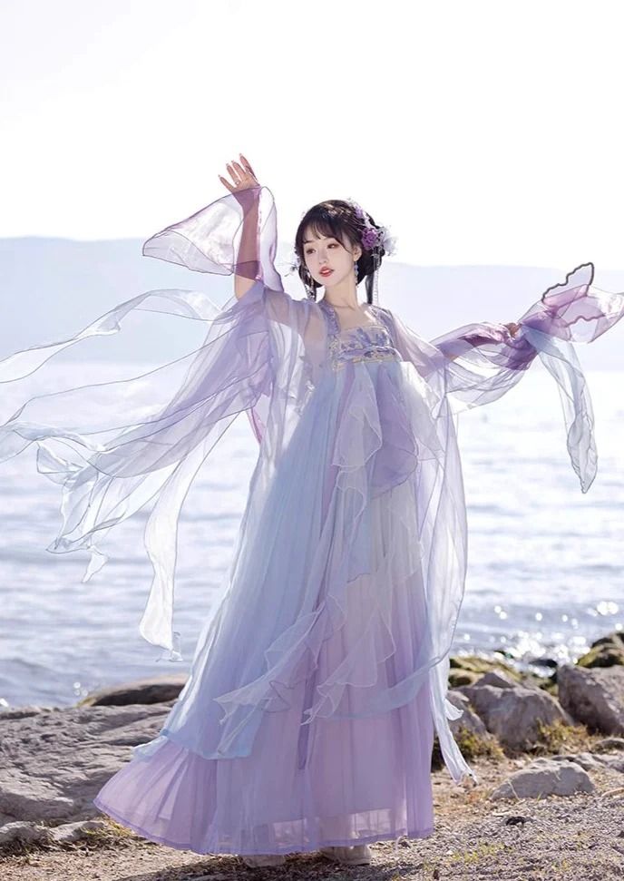 The Revival of Cheongsam and Cardigan:A Blend of Traditional Elegance and Modern Comfort The Revival of Cheongsam and Cardigan:A Blend of Traditional Elegance and Modern Comfort