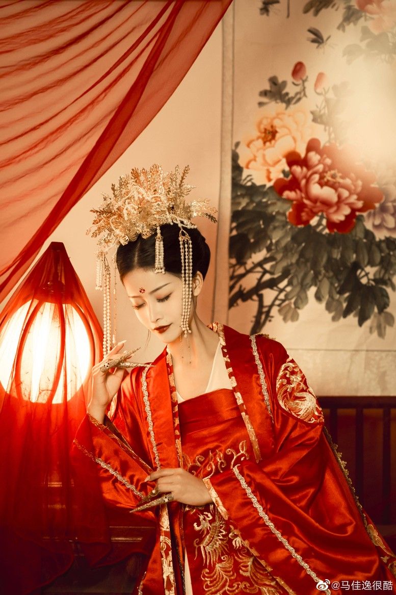 Exploring the Rise of Summer Hanfu for Junior Students:A Cultural Journey Exploring the Rise of Summer Hanfu for Junior Students:A Cultural Journey