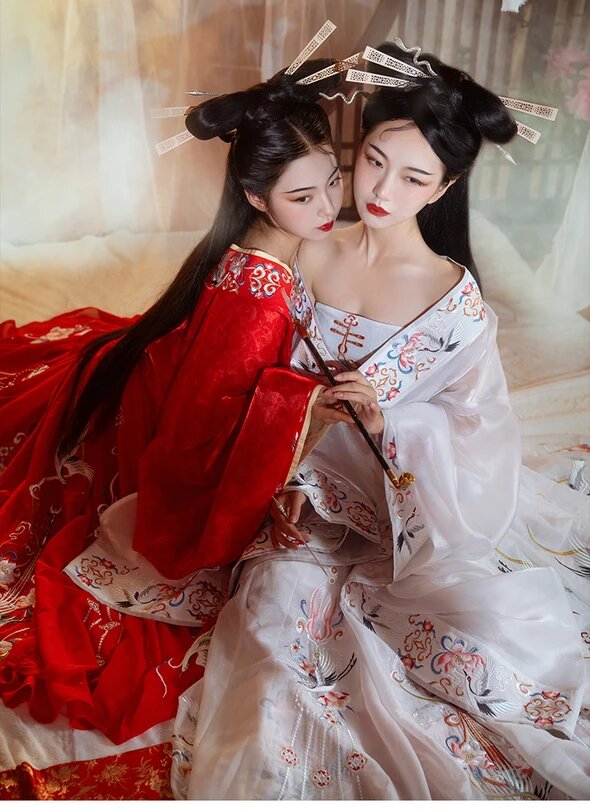 Winter Splendor in Red Hanfu:The Traditional Chinese Elegance Winter Splendor in Red Hanfu:The Traditional Chinese Elegance