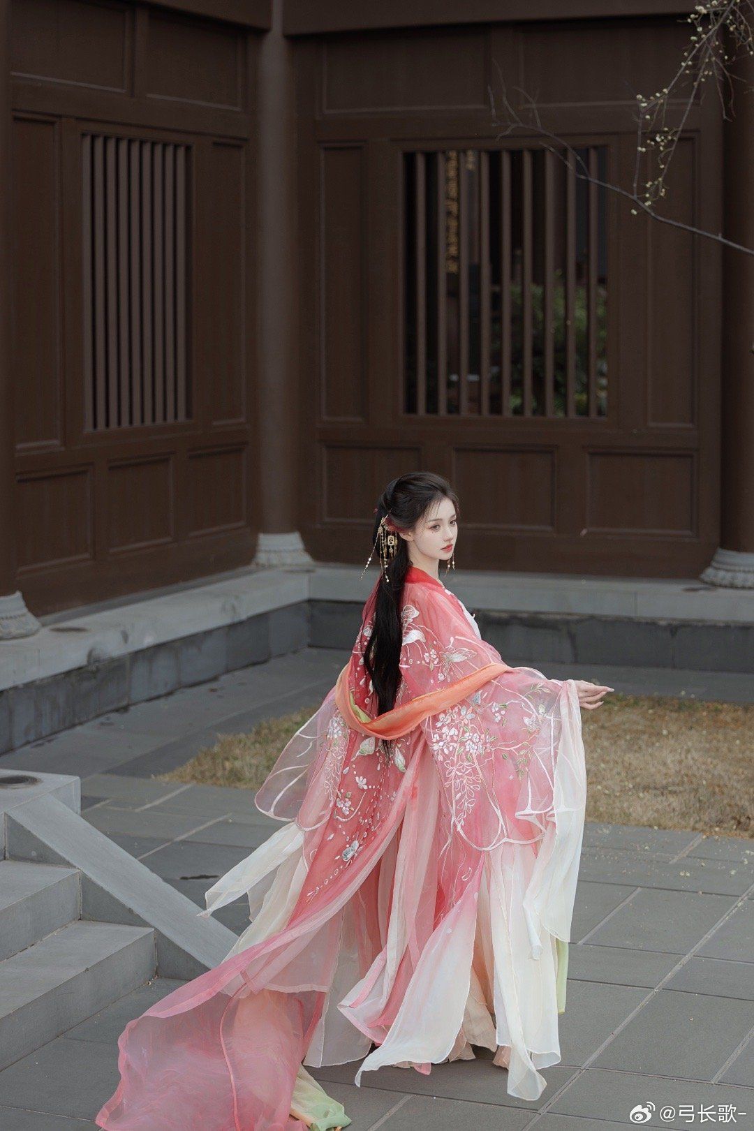 The Splendor of Red:A Girls Hanfu Fashion