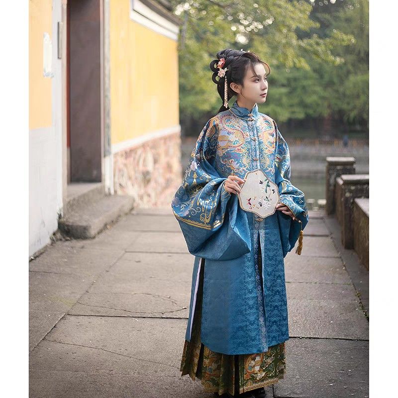 Non-Traditional Fish-Inspired Hanfu:Exploring the Evolution of Chinese Traditional Clothing Non-Traditional Fish-Inspired Hanfu:Exploring the Evolution of Chinese Traditional Clothing