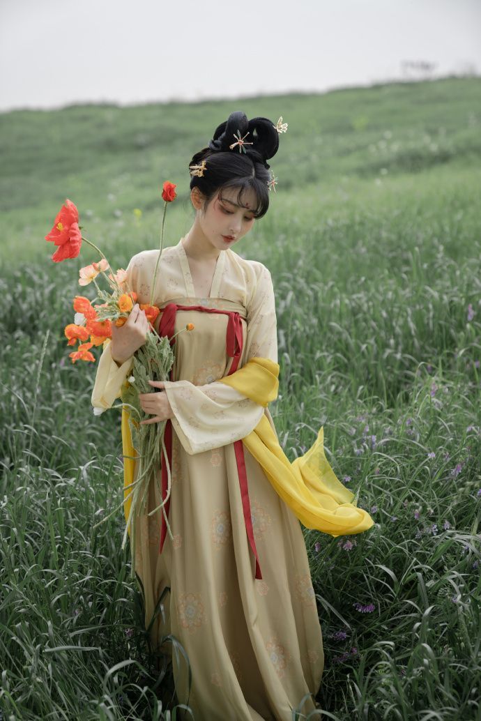 Summer Girls Hanfu Shoes:A Look into the World of Carved Hollow Design for Little Girls Summer Girls Hanfu Shoes:A Look into the World of Carved Hollow Design for Little Girls