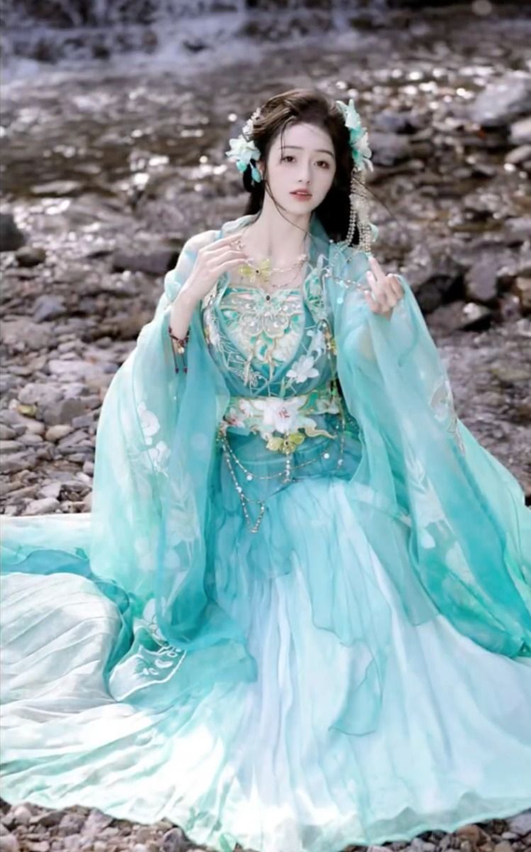 The Allure of Cheongsam for Women in Their 30s and 40s The Allure of Cheongsam for Women in Their 30s and 40s