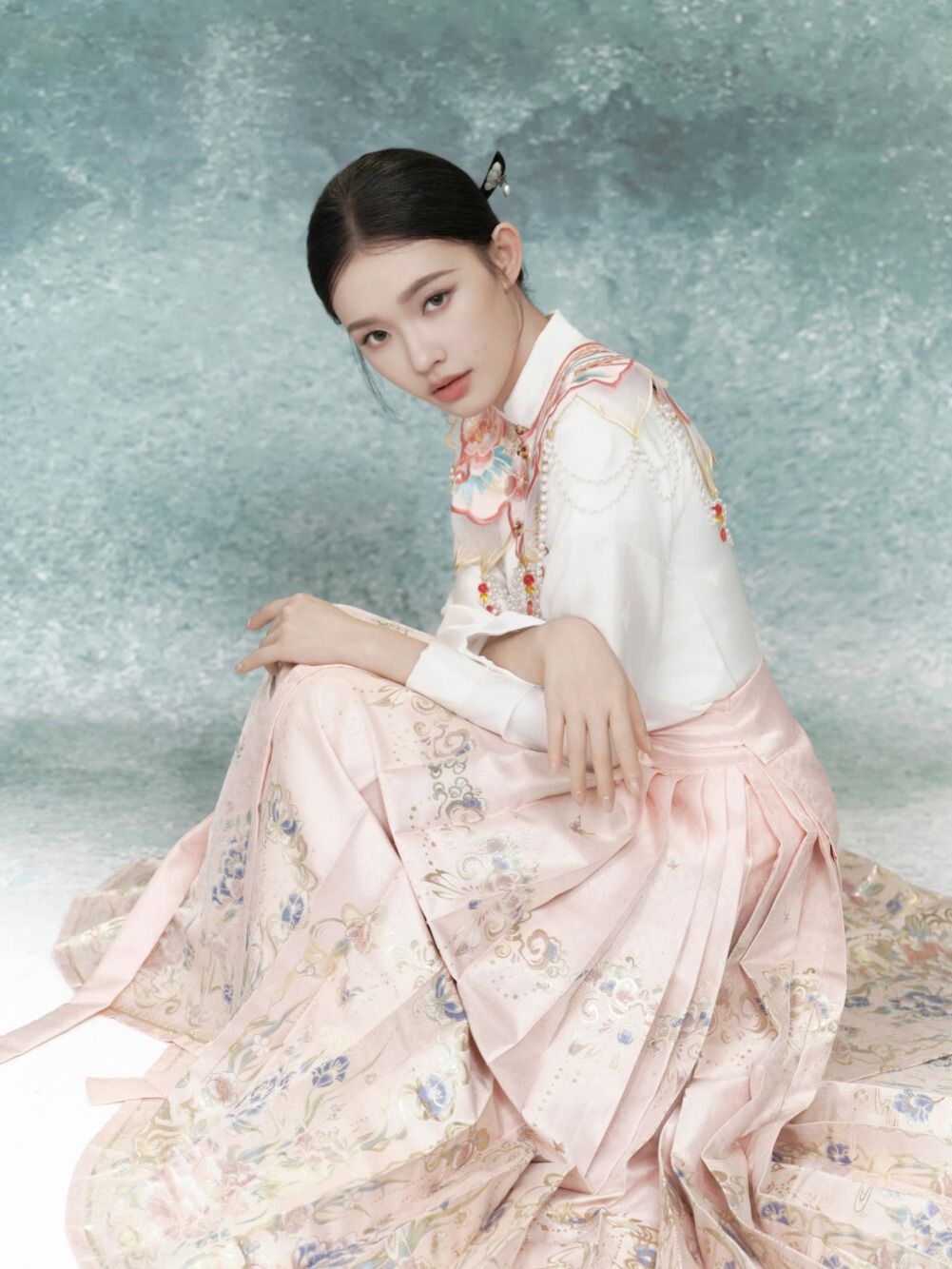 Winter Tang Suit Collection for Little Girls Traditional Elegance Meets Modern Comfort Winter Tang Suit Collection for Little Girls Traditional Elegance Meets Modern Comfort