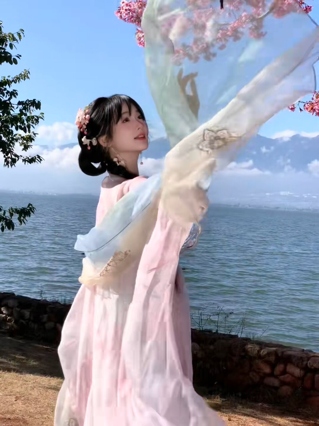 Childrens Traditional Hanfu Costumes and Wig Accessories:A Guide to Fake Hair for Kids Childrens Traditional Hanfu Costumes and Wig Accessories:A Guide to Fake Hair for Kids