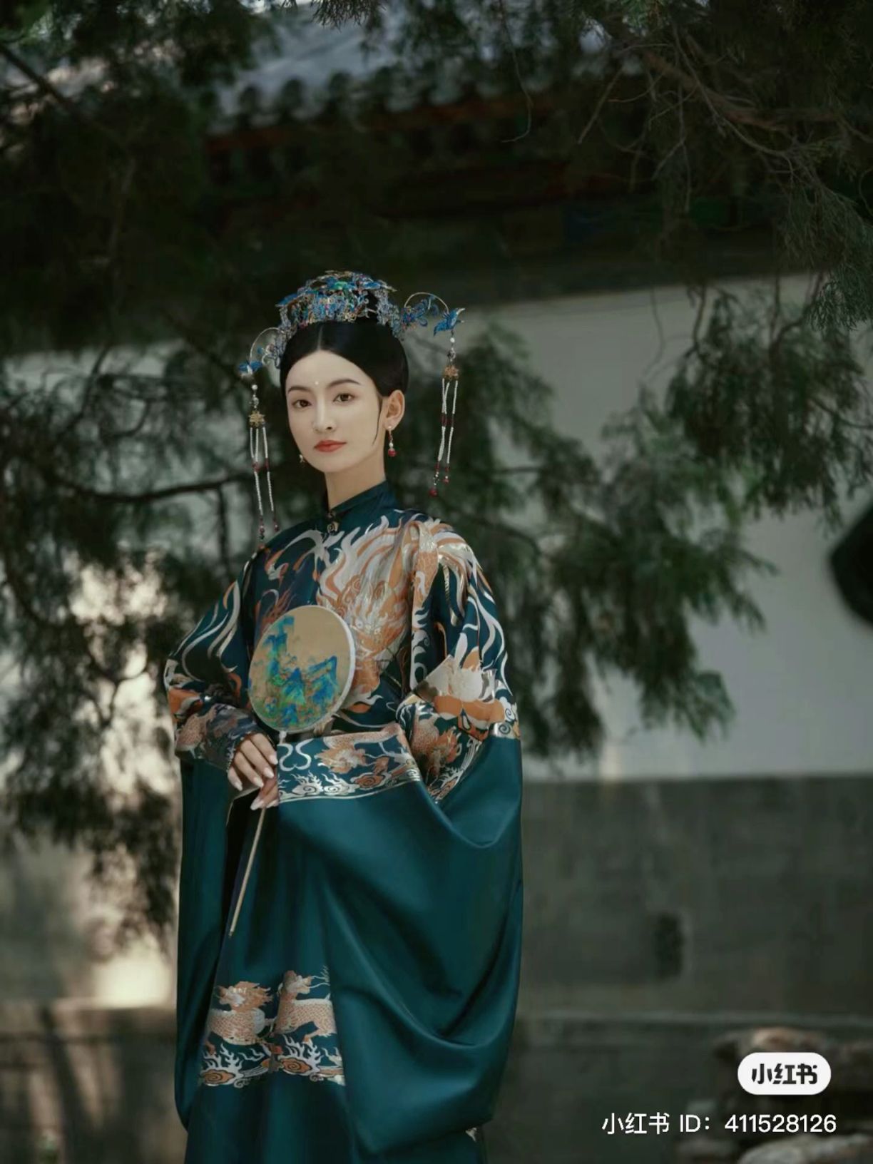 The Splendor of Golden-Patterned Horseface Skirt:A Cultural Journey Through Traditional Beauty The Splendor of Golden-Patterned Horseface Skirt:A Cultural Journey Through Traditional Beauty