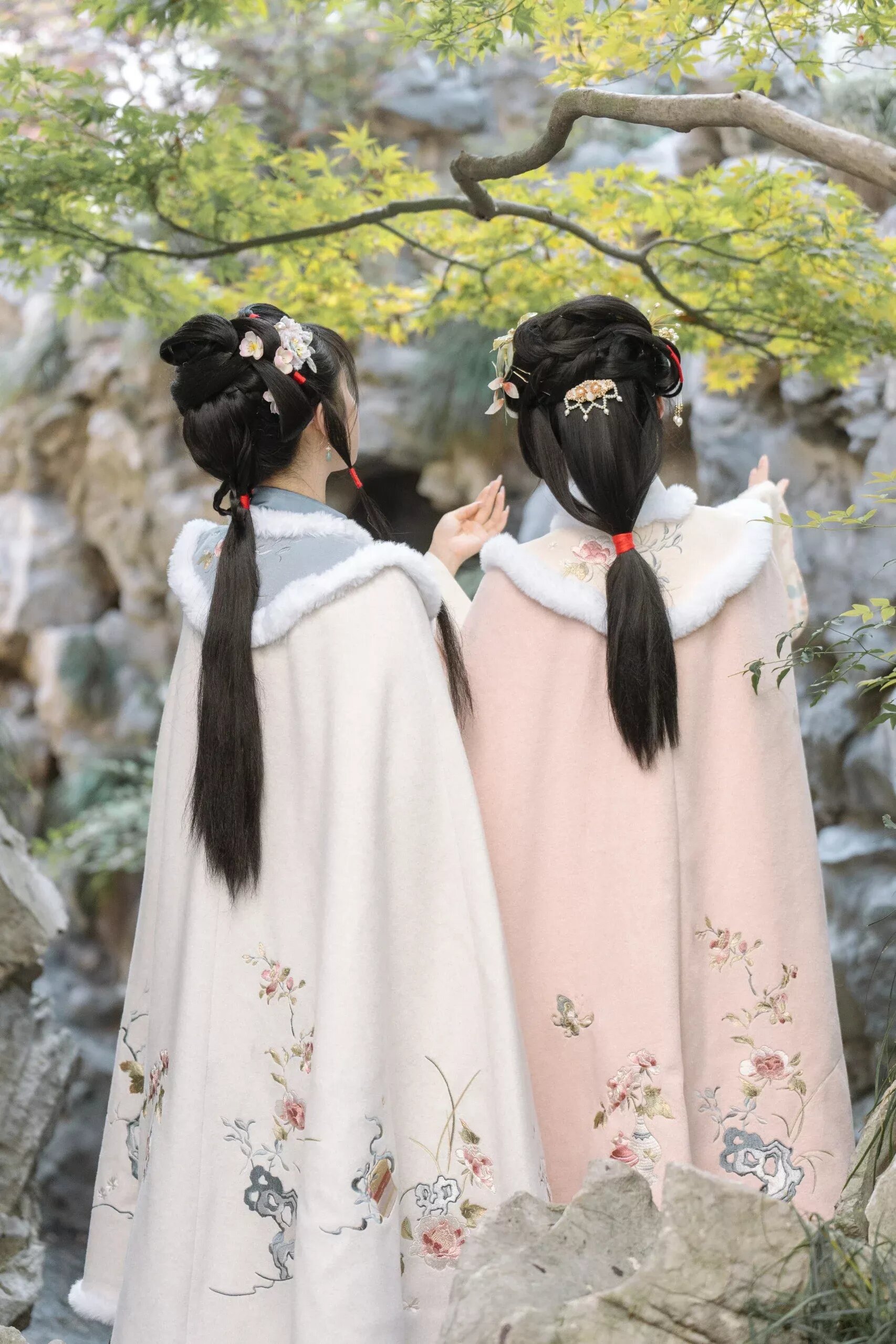 Elegance in Summer:The Beauty of Song Dynasty Hanfu for Women Elegance in Summer:The Beauty of Song Dynasty Hanfu for Women