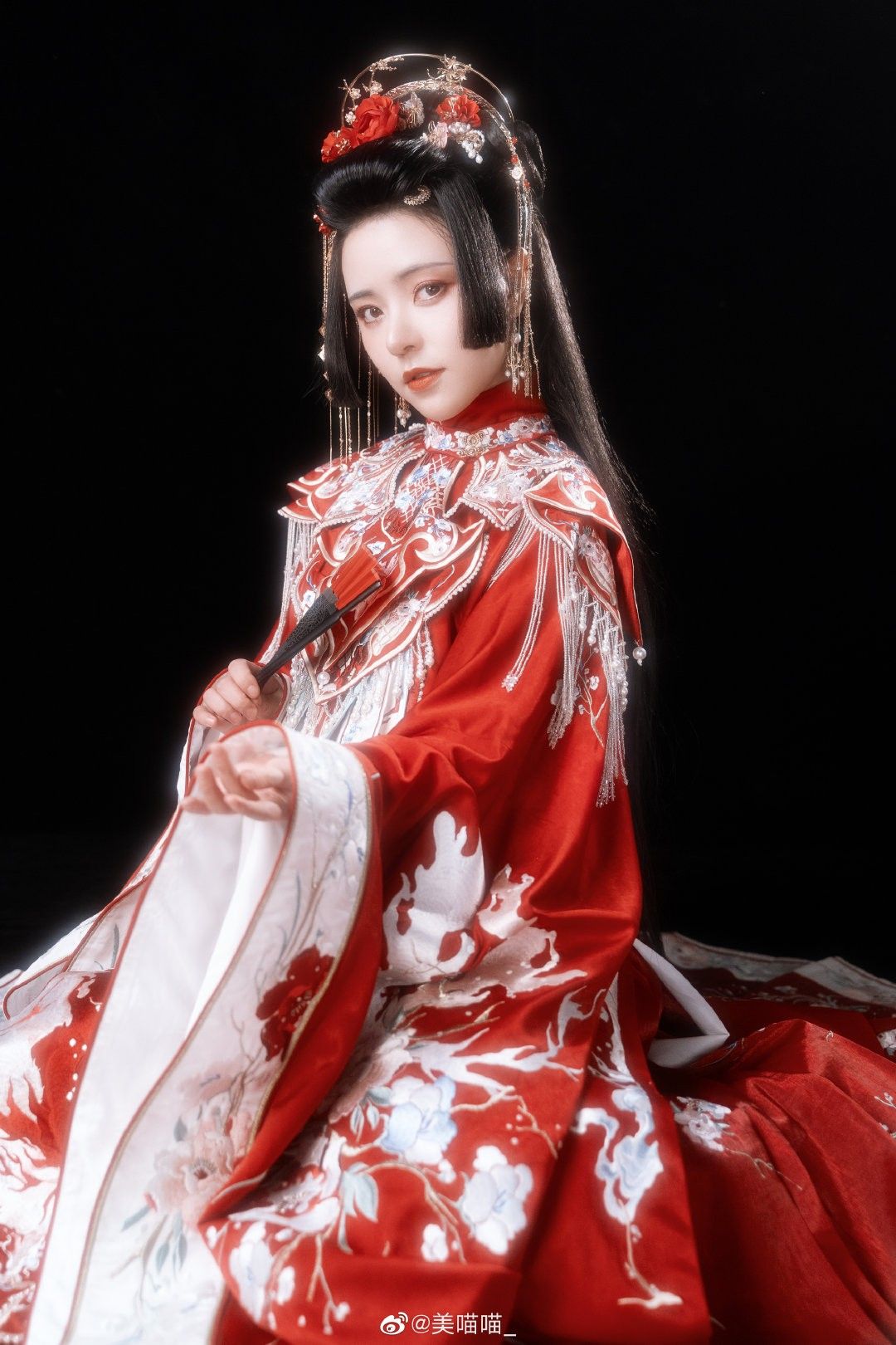 The Legend of the Mermaid Tears and the Dragon Mother in Hanfu Fashion The Legend of the Mermaid Tears and the Dragon Mother in Hanfu Fashion