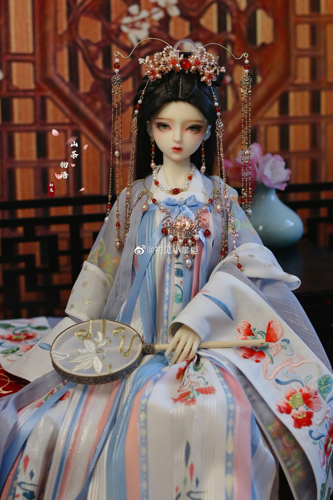 Silk Velvet Cheongsam with Cape:A Blend of Tradition and Elegance Silk Velvet Cheongsam with Cape:A Blend of Tradition and Elegance