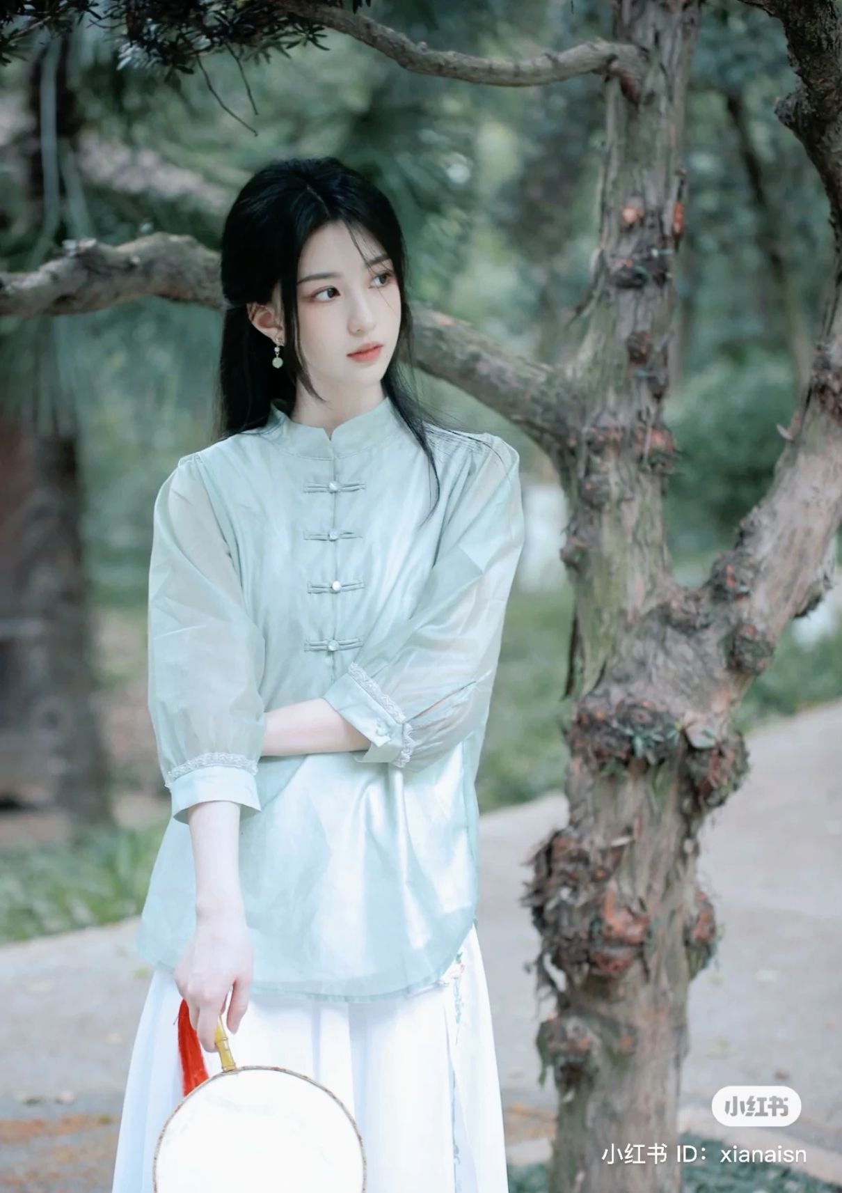 The Enchantment of a Violet-Hued Long Cheongsam The Enchantment of a Violet-Hued Long Cheongsam
