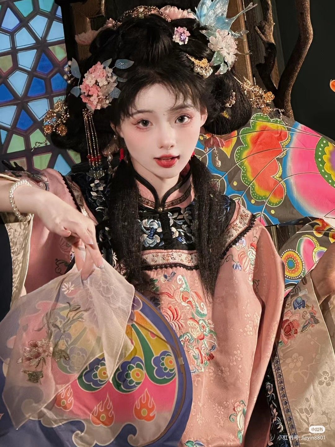 Traditional Cheongsam and Hair Plugs:A Ceremony of Union in Chinese Wedding Traditional Cheongsam and Hair Plugs:A Ceremony of Union in Chinese Wedding