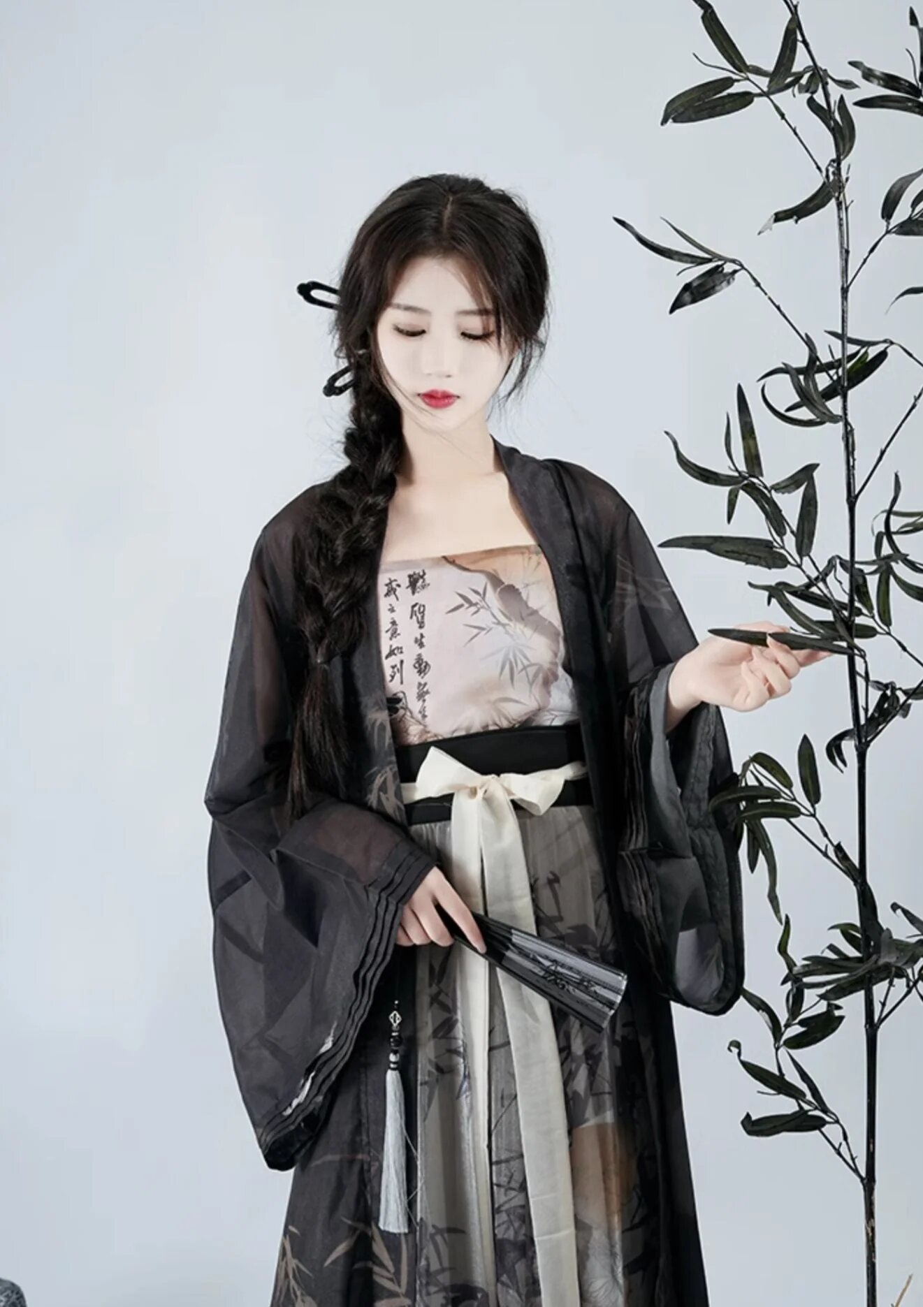 The Elegance of Moon-White Hanfu:Unveiling the Splendor of Traditional Chinese Clothing The Elegance of Moon-White Hanfu:Unveiling the Splendor of Traditional Chinese Clothing
