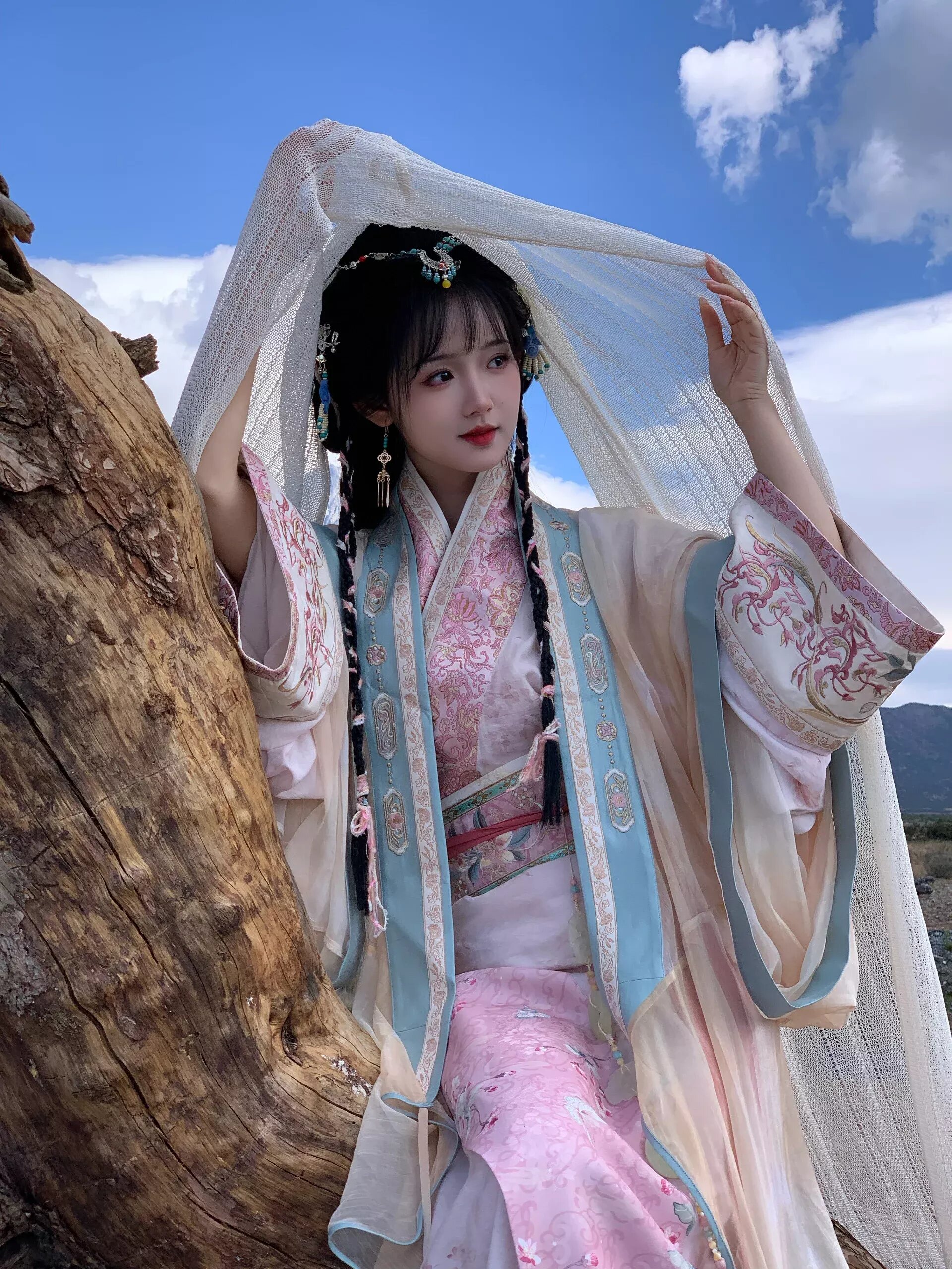 Enchanting Princess Dance Performance in Vintage-Style Girls Hanfu Dress with a Fairy Princess Skirt