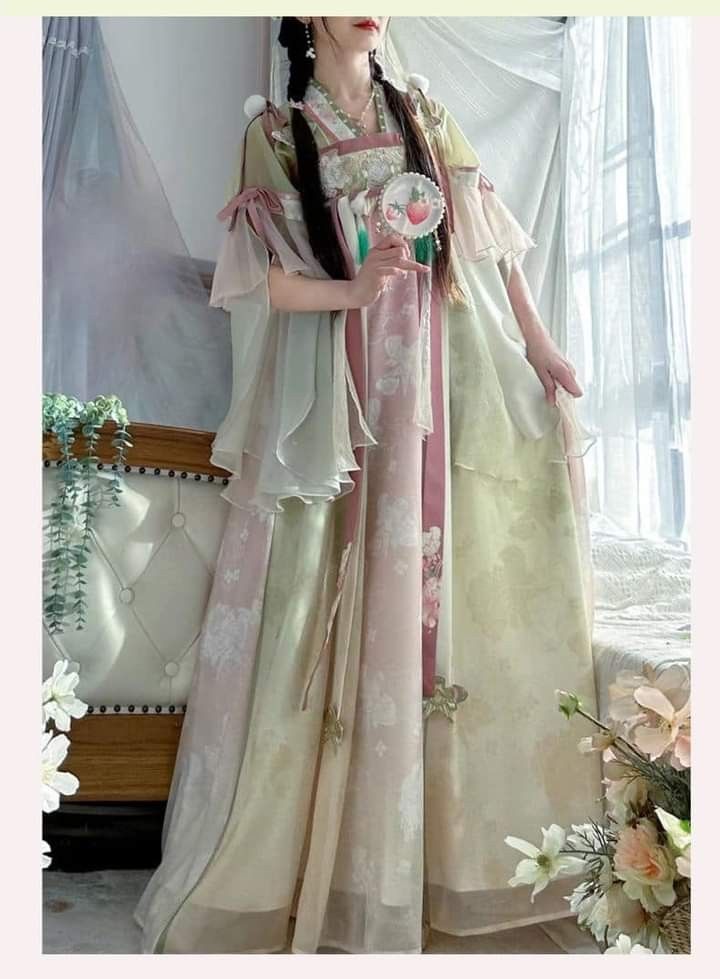 Summer Girls Hanfu Fashion:The Delicate Cheongsam Skirt with a Horseface Design in Thin Fabric Summer Girls Hanfu Fashion:The Delicate Cheongsam Skirt with a Horseface Design in Thin Fabric