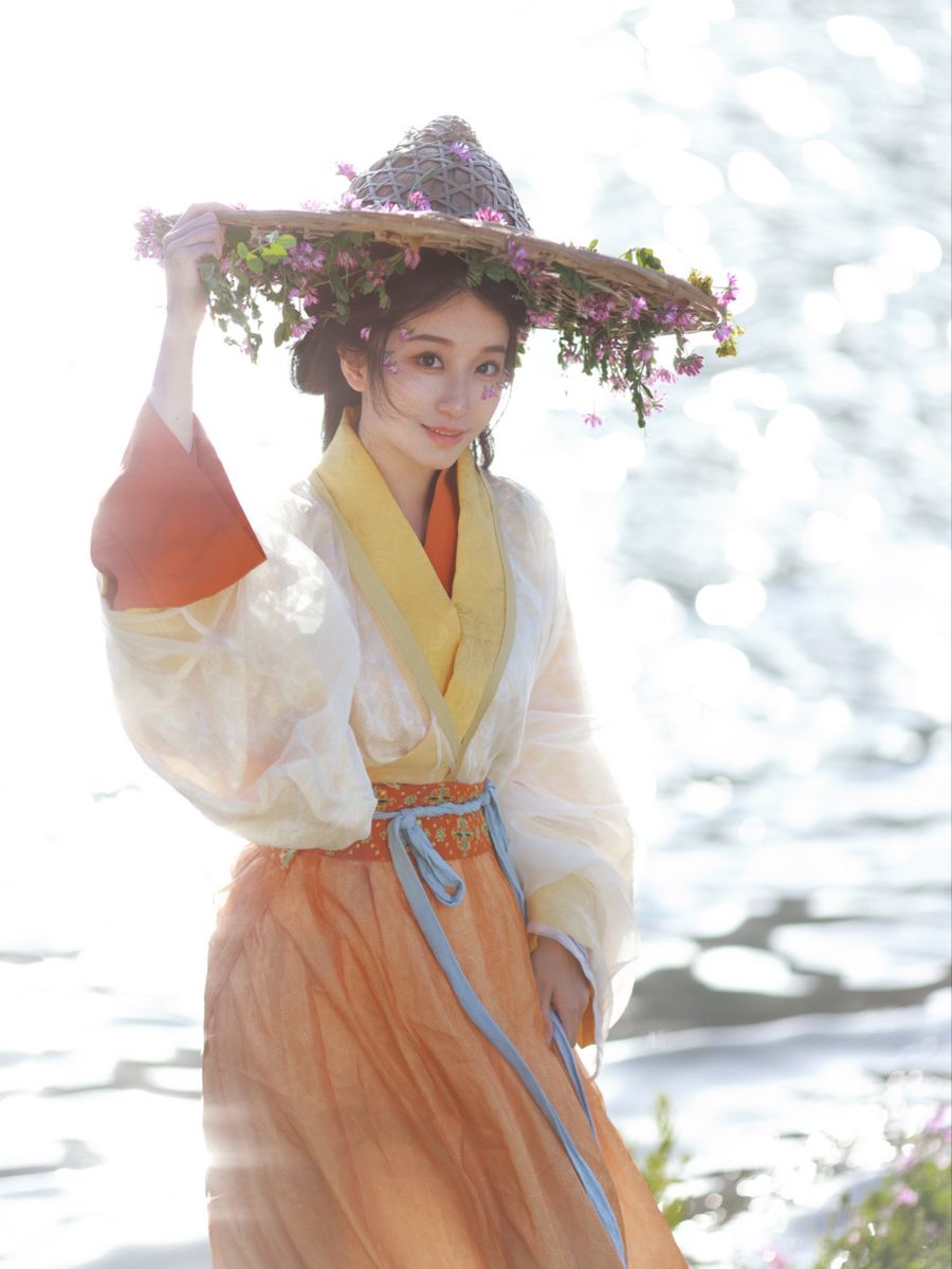 Ancient Elegance in Modern Summer:The Allure of Traditional Hanfu Costumes for Young Girls Ancient Elegance in Modern Summer:The Allure of Traditional Hanfu Costumes for Young Girls