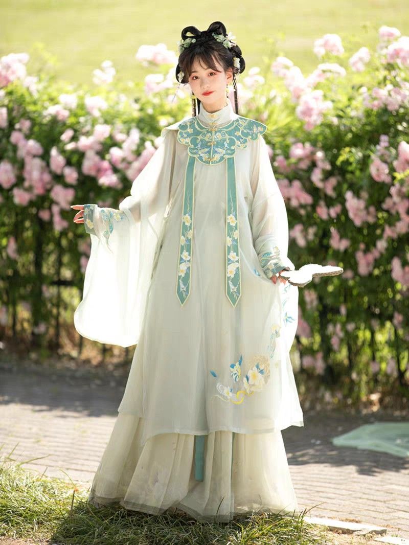 Spring and Autumn Fashion:The Charm of Cheongsam with Modern Layering Spring and Autumn Fashion:The Charm of Cheongsam with Modern Layering