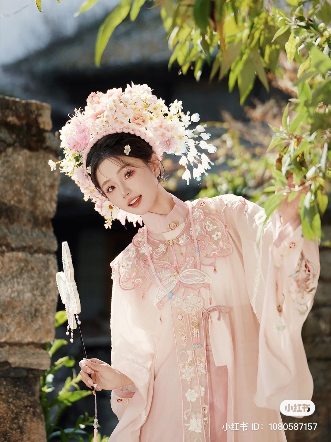 Traditional Tang Suit for Women:A Two-Piece Set for New Years Greetings Traditional Tang Suit for Women:A Two-Piece Set for New Years Greetings