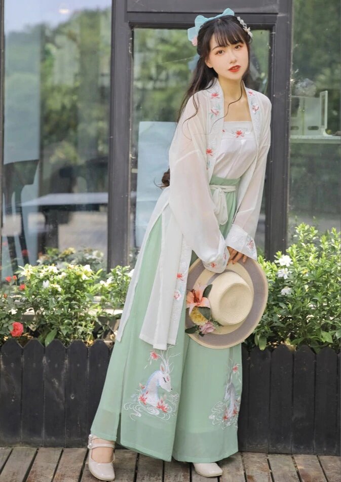 Youthful Elegance:Premium Silk Cheongsam for Modern Times Youthful Elegance:Premium Silk Cheongsam for Modern Times