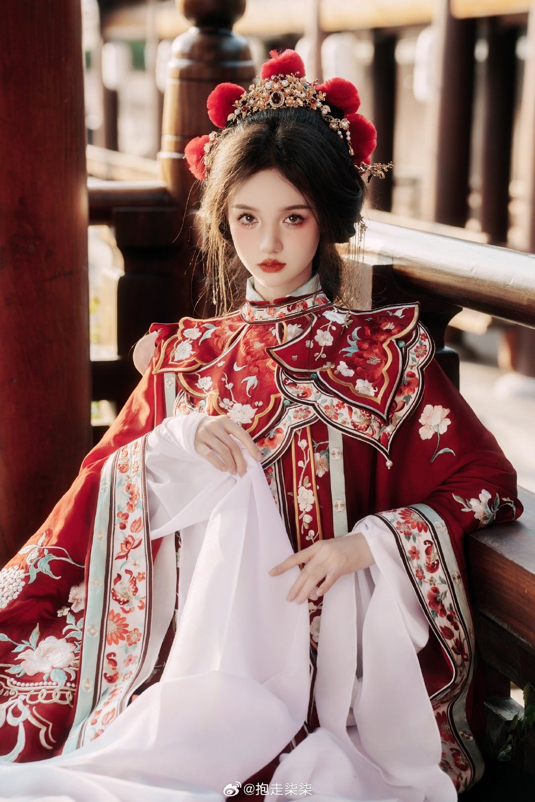 Reimagining the Traditional Cheongsam:Modernizing the Long-Style Qipao for Women Reimagining the Traditional Cheongsam:Modernizing the Long-Style Qipao for Women