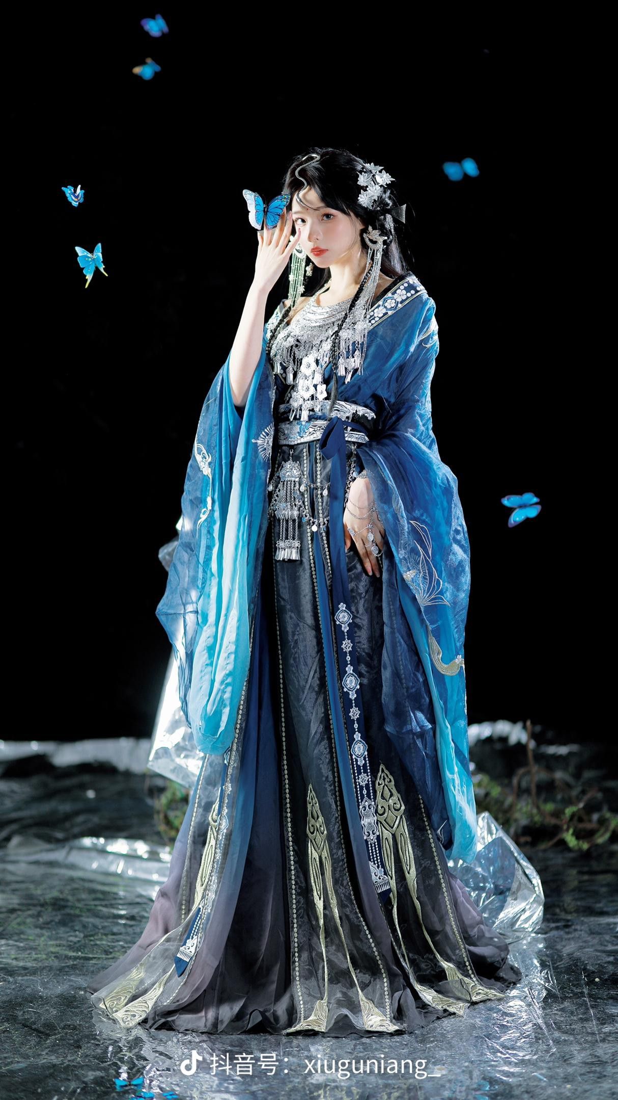 Latticed Cheongsam:The Long and Ultra-Long Version Latticed Cheongsam:The Long and Ultra-Long Version