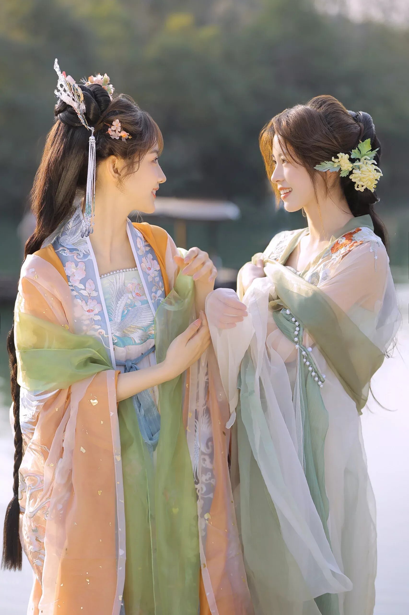 Winter Delight:The Story of a Little Girls Hanfu Embroidered Shoes