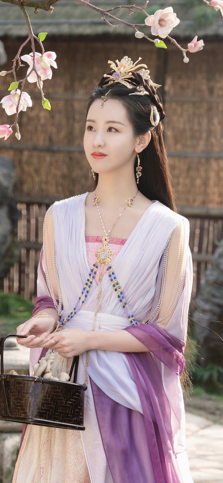 Enhanced Length Tall-Fit Cheongsam with Long Sleeves:A Fashionable and Cultural Blend