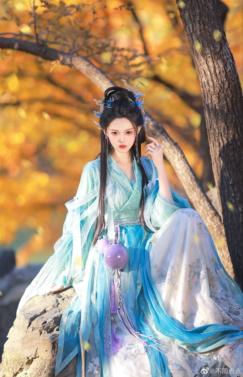 Traditional Chinese Childrens Hanfu:The Charm of Tang Style for Girls Traditional Chinese Childrens Hanfu:The Charm of Tang Style for Girls