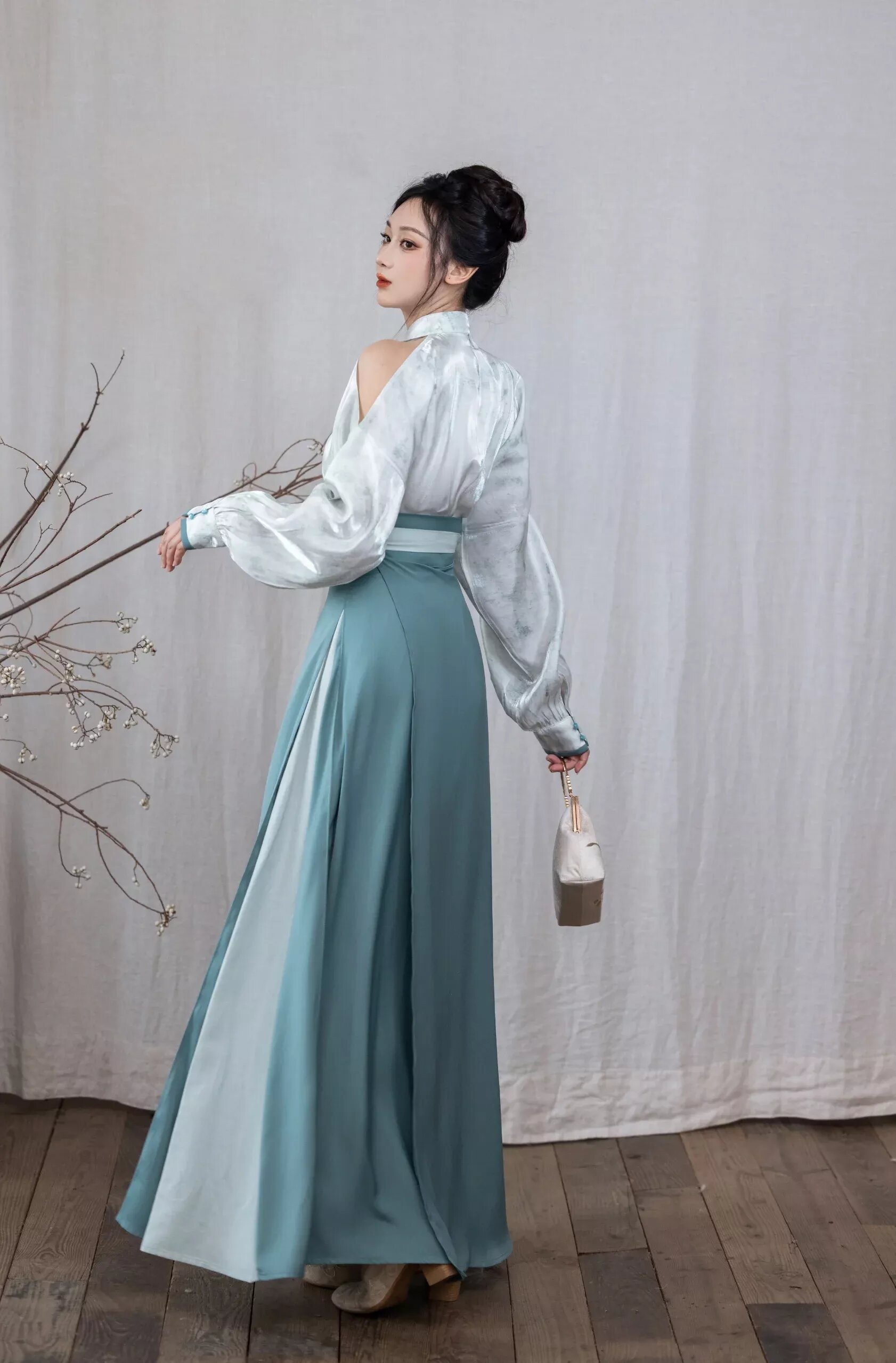 Chinese-Style Cheongsam as a Bridesmaid Dress:Winter Long Sleeve Elegance Chinese-Style Cheongsam as a Bridesmaid Dress:Winter Long Sleeve Elegance
