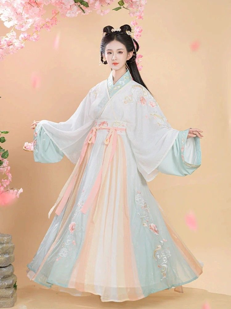 Elite Girls Summer Hanfu Fashion:A Guide to High-End Traditional Chinese Dress for Little Girls Elite Girls Summer Hanfu Fashion:A Guide to High-End Traditional Chinese Dress for Little Girls