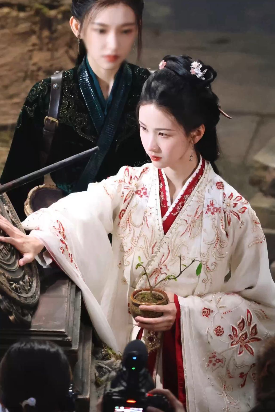 Yuzhou Chronicles:The Revival of Hanfu 汉服)in Modern Times Yuzhou Chronicles:The Revival of Hanfu 汉服)in Modern Times