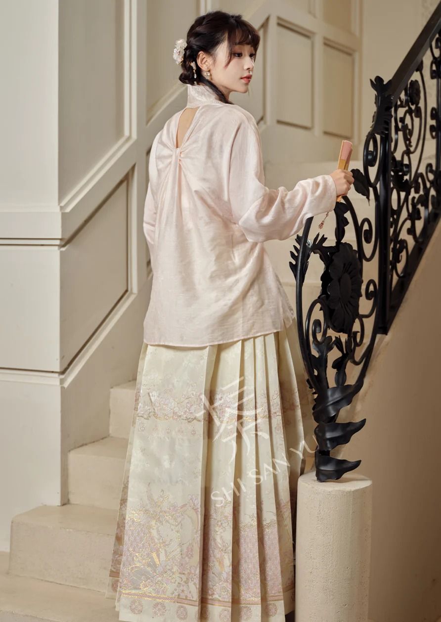 Reimagining the Cheongsam:Embracing Plus-Size and Comfortable改良旗袍,拥抱加大码与舒适 Reimagining the Cheongsam:Embracing Plus-Size and Comfortable改良旗袍,拥抱加大码与舒适