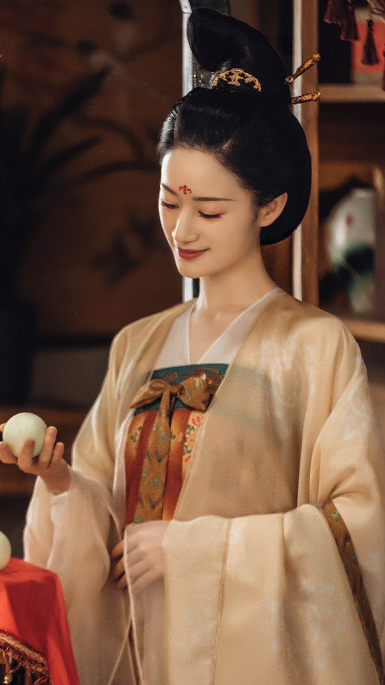A Dance in a Pink Hanfu Costume:The Enchantment of Traditional Elegance A Dance in a Pink Hanfu Costume:The Enchantment of Traditional Elegance