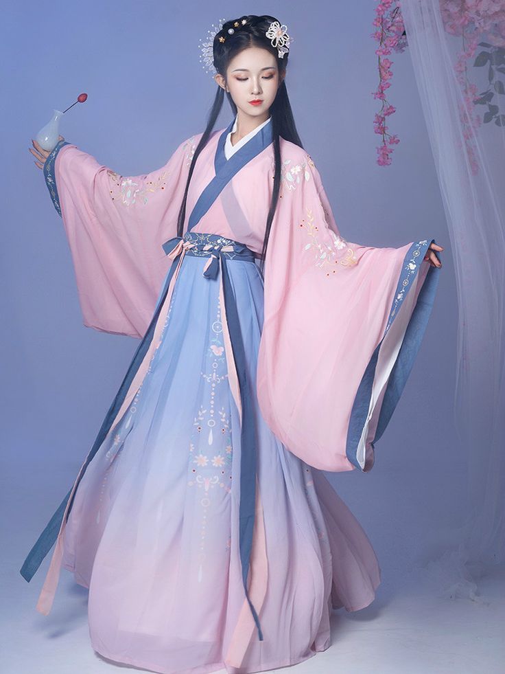 Han Style and Tang Charm:The Story of a Hanfu Shop Han Style and Tang Charm:The Story of a Hanfu Shop