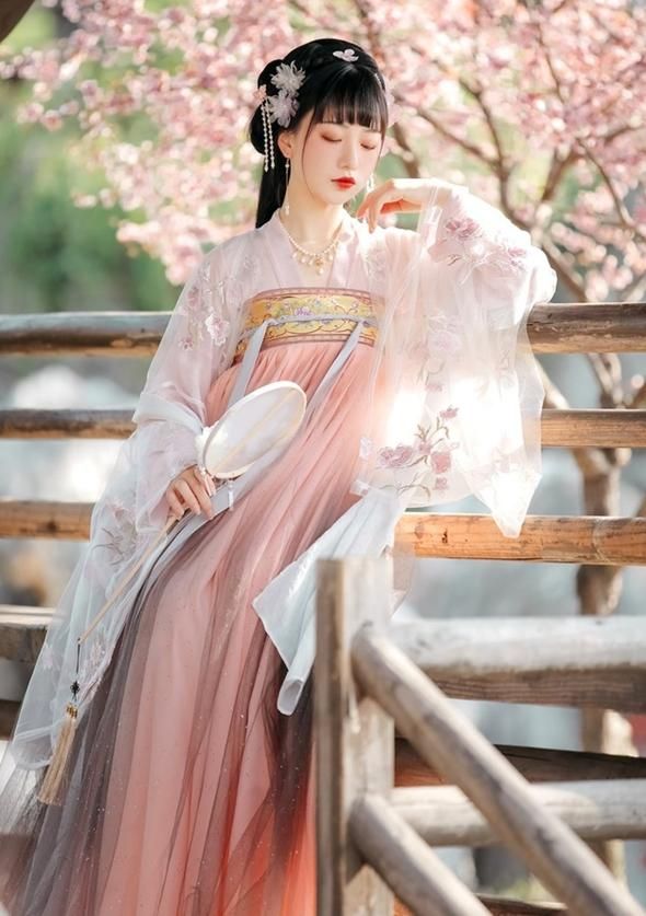 The Enchantment of Ancient Costume:A Journey into the World of Traditional Chinese Attire The Enchantment of Ancient Costume:A Journey into the World of Traditional Chinese Attire