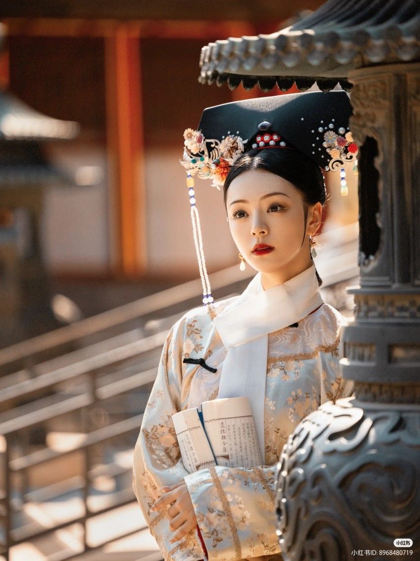 Xuanji Style Hanfu:The Glasslike Splendor of Liuli
