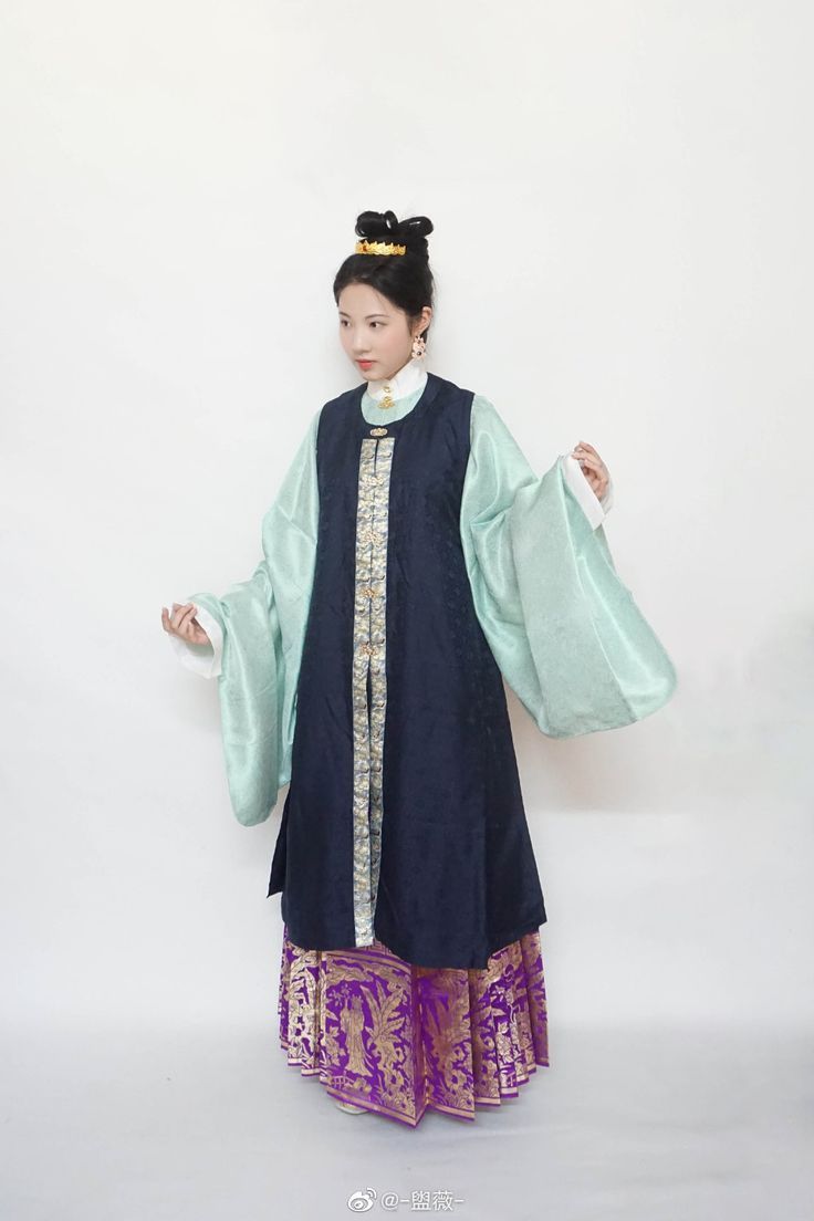 The Rise of Hanfu Fashion for Women:Embracing Traditional Elegance in Modern Times The Rise of Hanfu Fashion for Women:Embracing Traditional Elegance in Modern Times