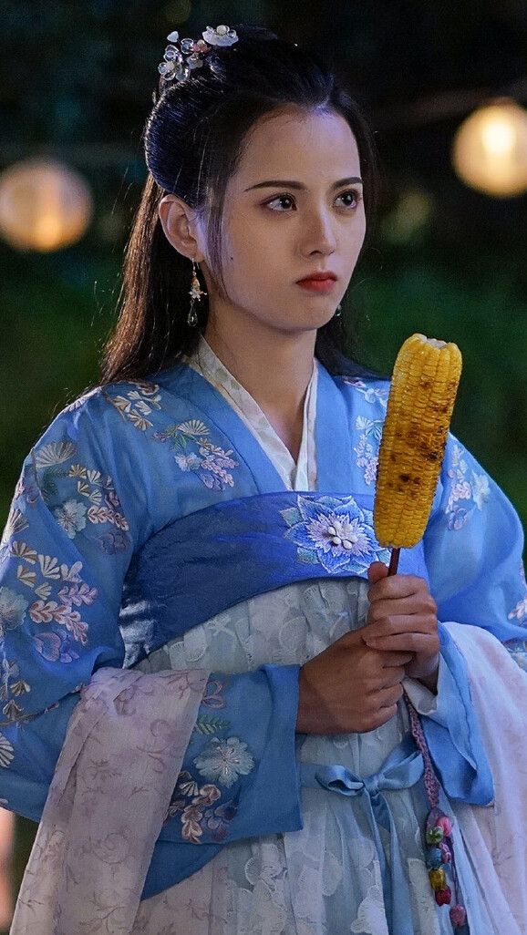 The Revival of Hanfu Hair Accessories:The Story of Bianjia 边夹)in Traditional Chinese Fashion The Revival of Hanfu Hair Accessories:The Story of Bianjia 边夹)in Traditional Chinese Fashion