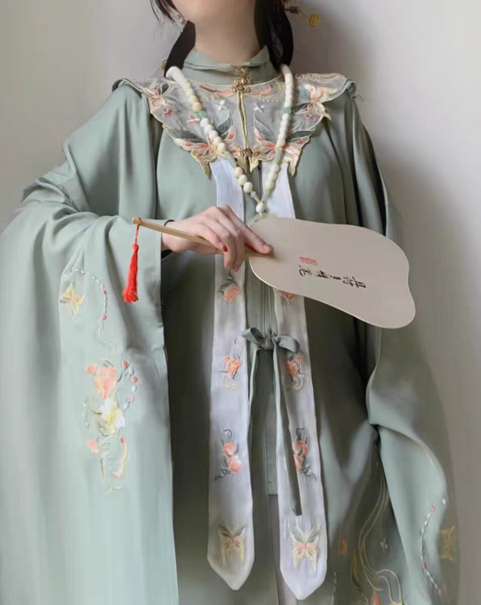 The Cheongsam in the Spotlight:2021 College Entrance Examination The Cheongsam in the Spotlight:2021 College Entrance Examination