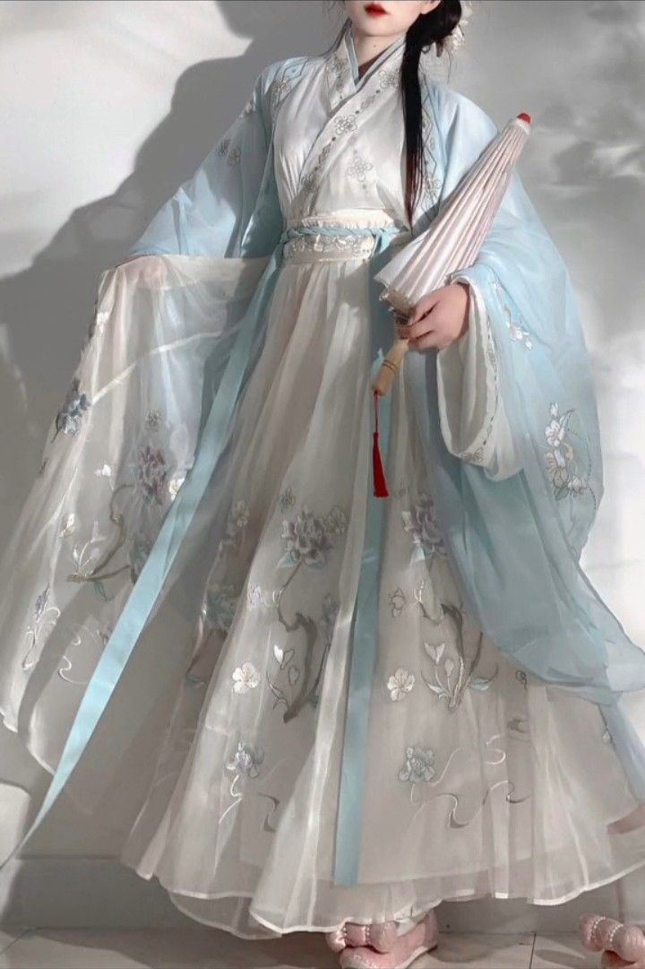 Summer Fashion for a 4-Year-Old Hanfu Girl Summer Fashion for a 4-Year-Old Hanfu Girl